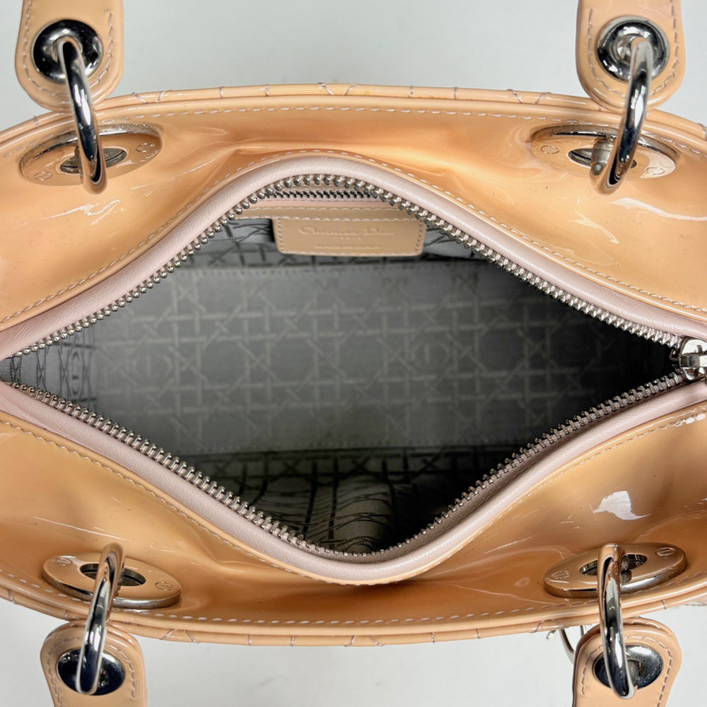 Christian Dior Lady Cannage handbag, patent leather, beige, women's. - Picture 8 of 8